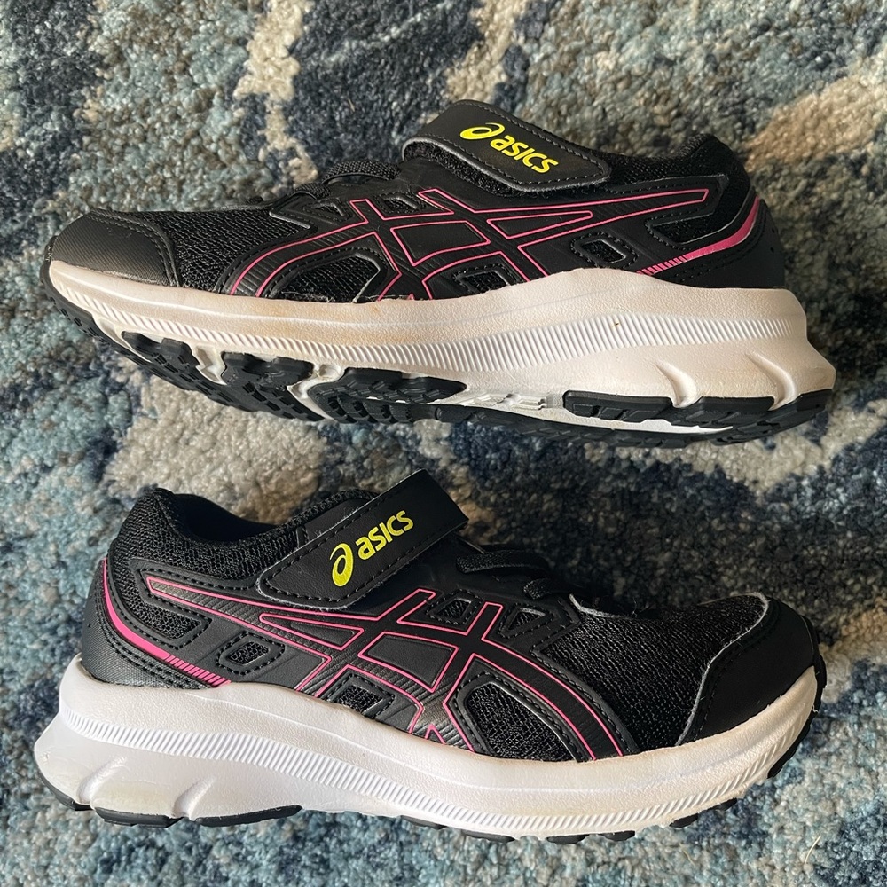 ASICS girls size 1